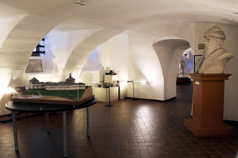 Museum and Exhibition Center "Prisutstvennye Mesta" in Plyos