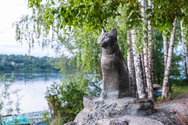 Скульптура Кошка в Плёсе