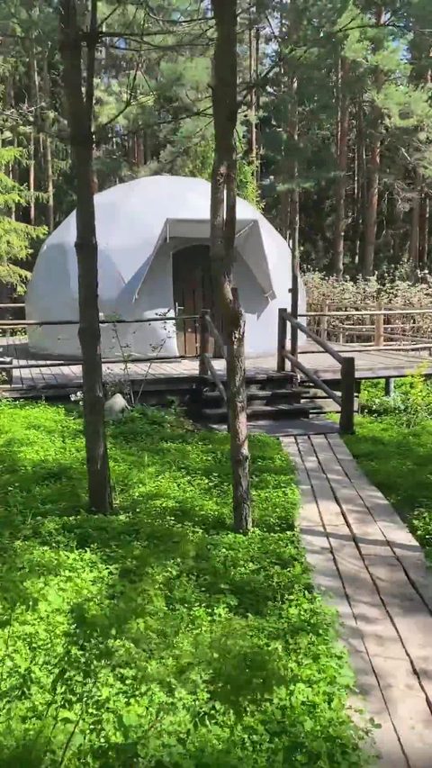 Courte vidéo sur « Glamping dans l'éco-parc « Ivolga » »