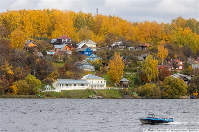 La Volga à Plios