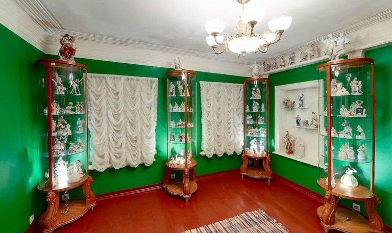 Ukrainian Porcelain Hall at the Museum of Porcelain, Lacquers, and Painting in Plyos