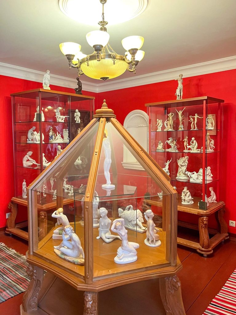 Western European Porcelain at the Museum of Porcelain, Lacquer, and Painting in Plyos