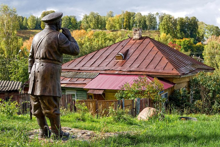 Скульптура Городовой в Плёсе