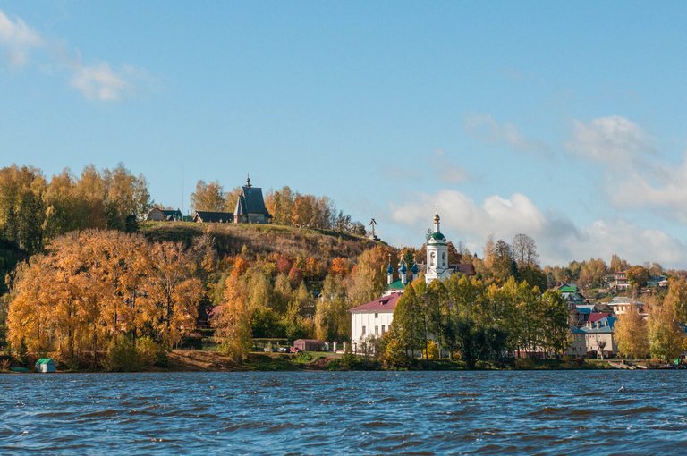 La Volga à Plios