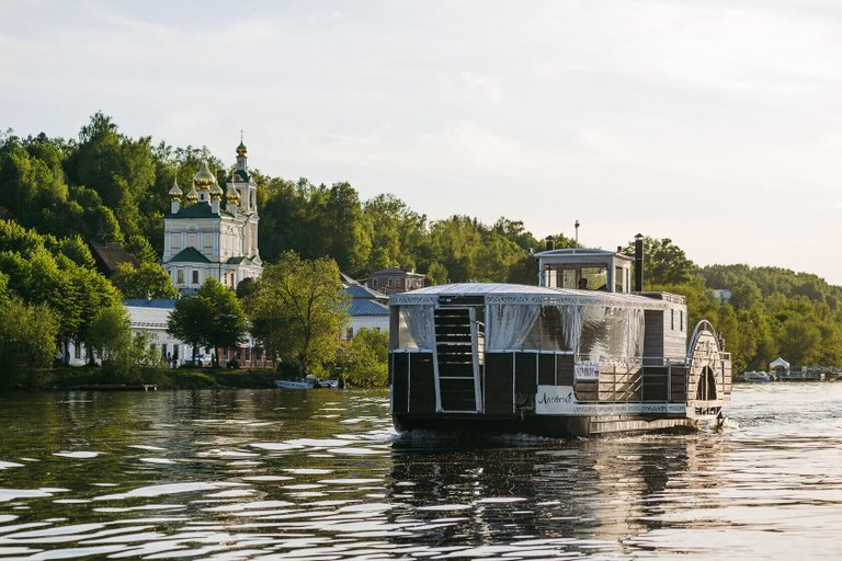 Bateau à vapeur rétro "Hirondelle"