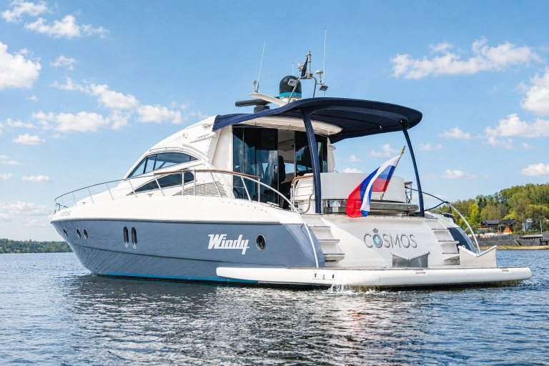 Yacht « Windy Cosmos »