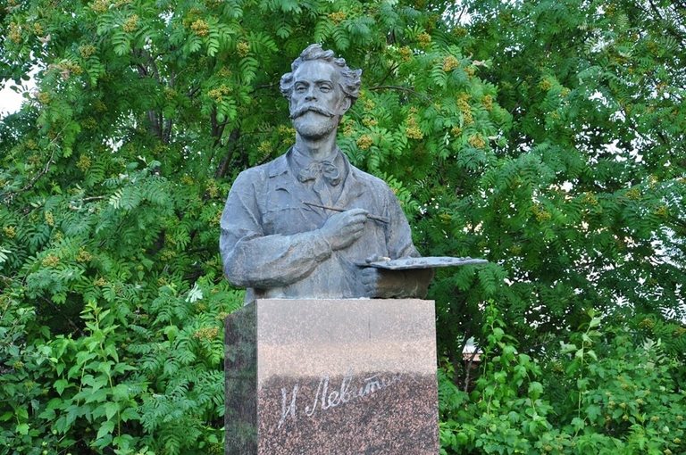 Памятник Исааку Левитану в Плёсе