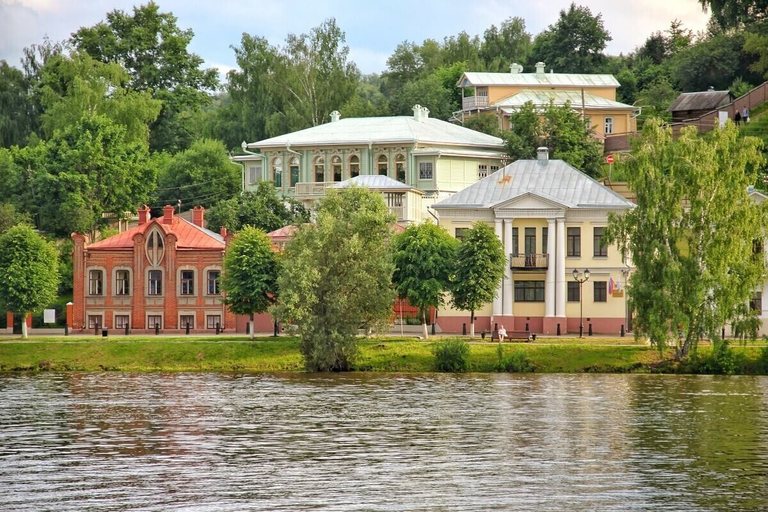"Art Nouveau House" and the main house of the Moiseyev noble estate "House with Columns"