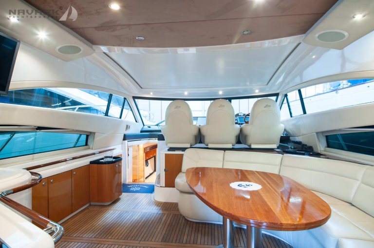 Yacht « Windy Cosmos »