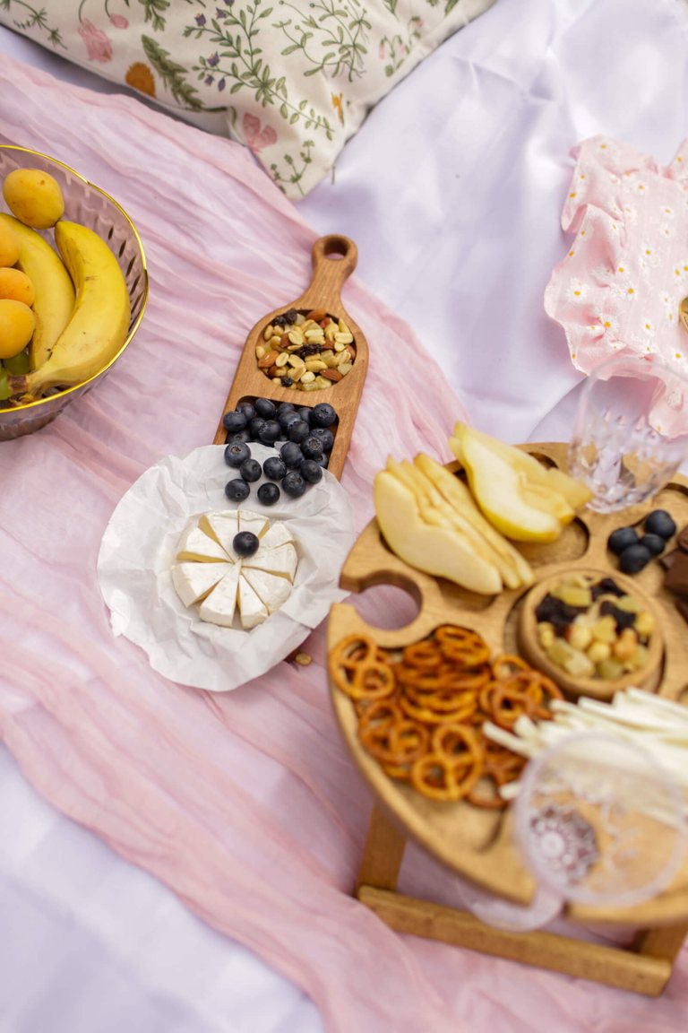 Picnishniki — Women's Pinterest-Style Picnics