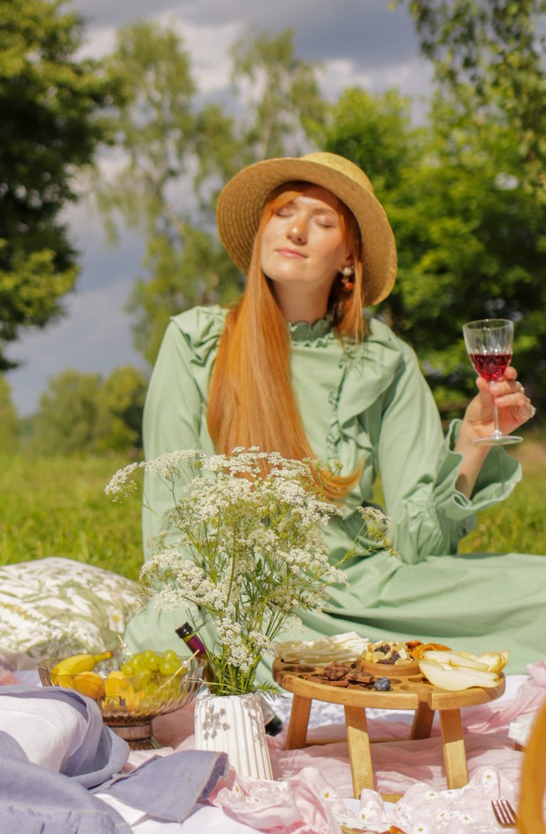 Picnishniki — Women's Pinterest-Style Picnics