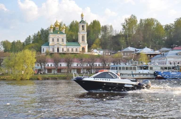 Аренда лодки с капитаном в Плёсе