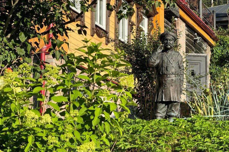 Скульптура Городовой в Плёсе