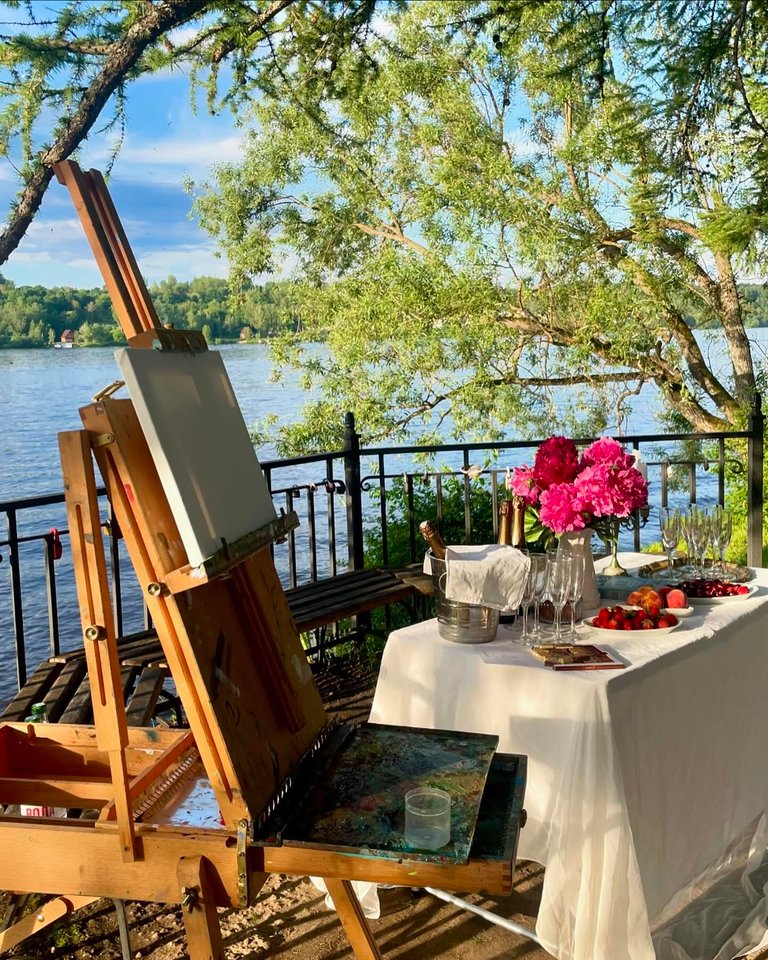 Art Picnic — Painting Master Class with a Glass of Champagne
