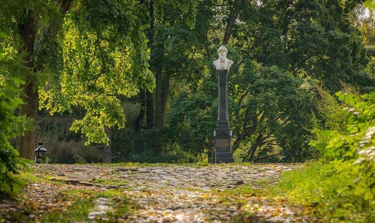 Monument to Vasily I in Plyos