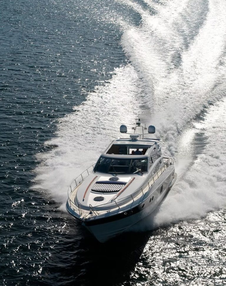 Yacht « Windy Cosmos »
