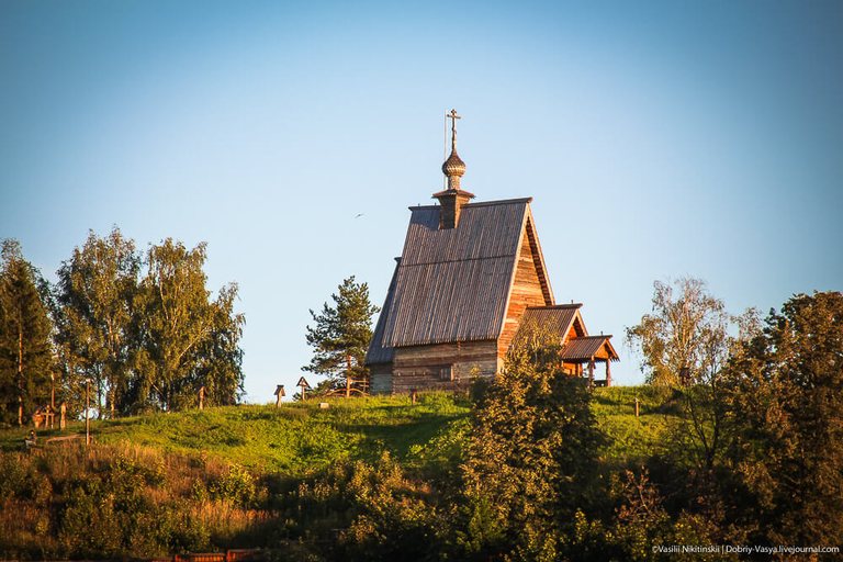 Деревянная церковь Воскресения Христова на горе Левитана в Плёсе