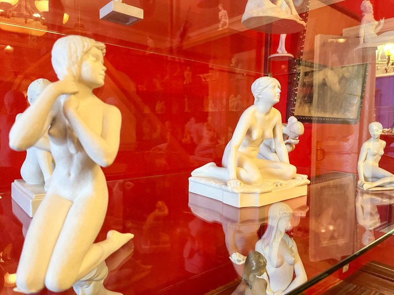 Western European Porcelain at the Museum of Porcelain, Lacquer, and Painting in Plyos