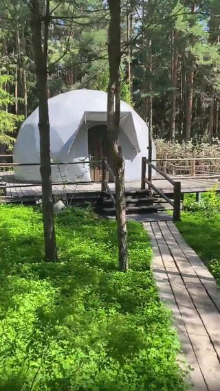 Короткое видео про «Глэмпинг в экопарке «Иволга»»