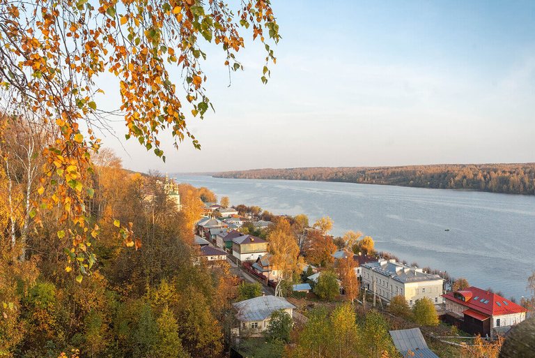 Vue de la Volga depuis la colline de la cathédrale