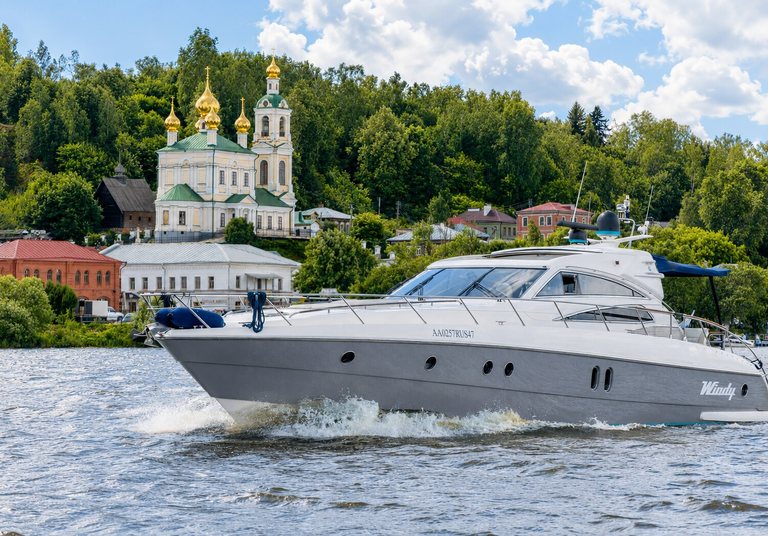Yacht « Windy Cosmos »