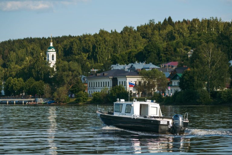 Аренда лодки с капитаном в Плёсе