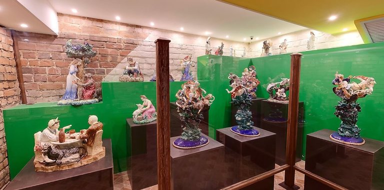 Large Figurative Faience on Fairy Tale and Folklore Themes at the Museum of Porcelain, Lacquers, and Painting in Plyos