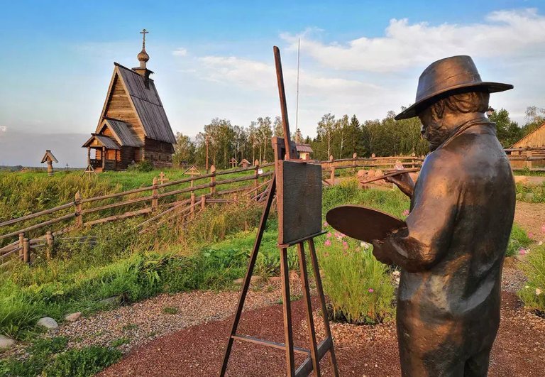 Деревянная церковь Воскресения Христова на горе Левитана в Плёсе
