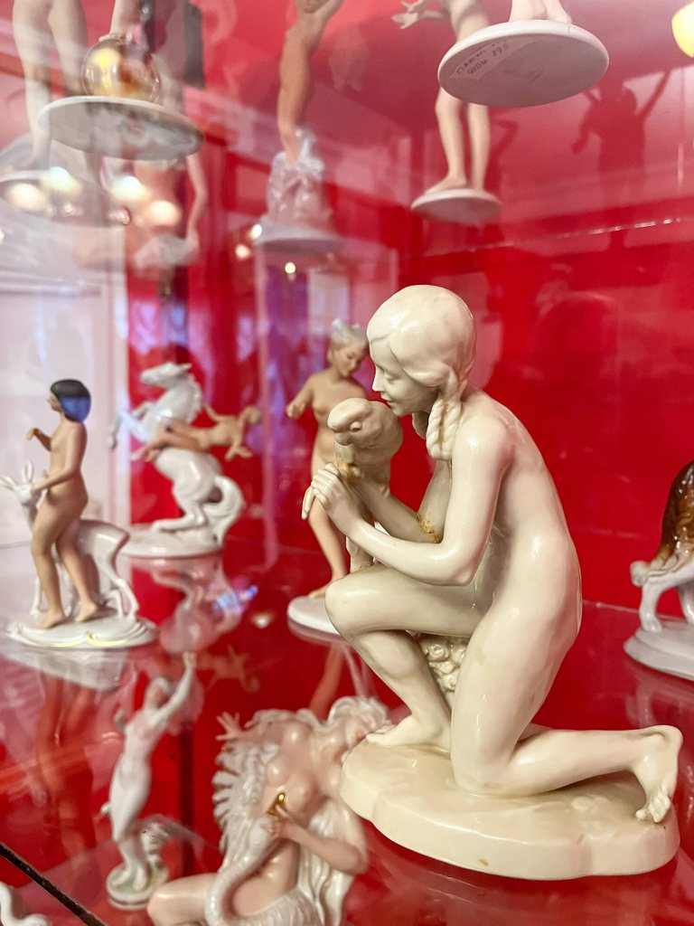 Western European Porcelain at the Museum of Porcelain, Lacquer, and Painting in Plyos