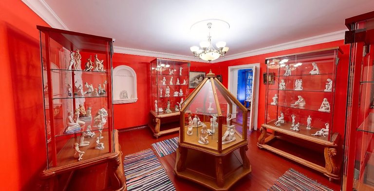 Western European Porcelain Hall in the "Nude" Genre at the Museum of Porcelain, Lacquers, and Painting in Plyos
