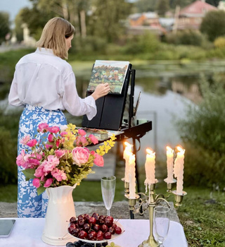 Pique-nique artistique — atelier de peinture avec une coupe de champagne