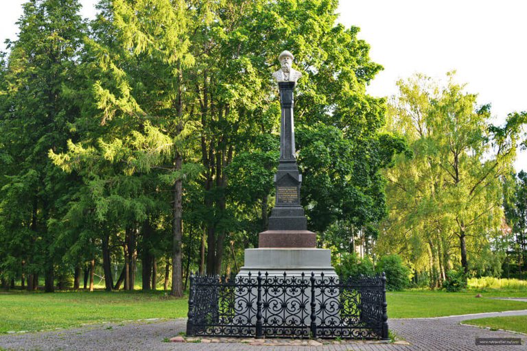 Памятник Василию I в Плёсе
