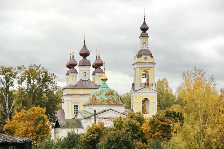 Церковь Троицы Живоначальной в Плёсе