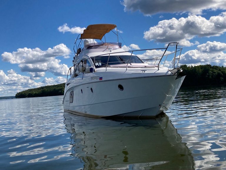 Riviera Yacht