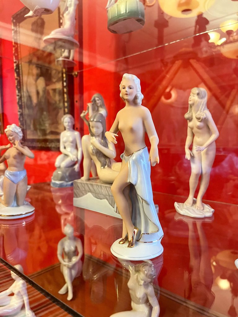 Western European Porcelain at the Museum of Porcelain, Lacquer, and Painting in Plyos